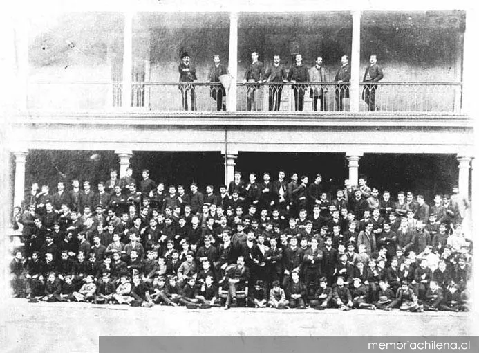 Alfredo Campaña, vicerrector y alumnos internos del Instituto Nacional, 1888 — 1888 | Chile de Ayer