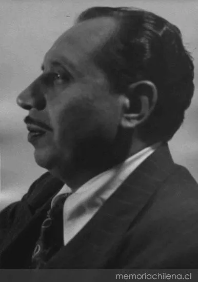 Rosamel del Valle, hacia 1945 — 1945 | Chile de Ayer