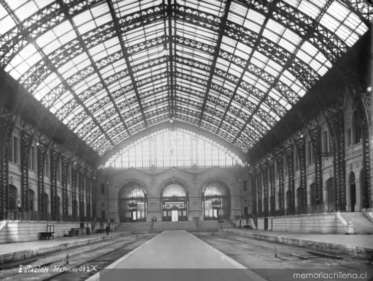 Vías al interior de la Estación Mapocho, construida en 1912 — 1912 | Chile de Ayer