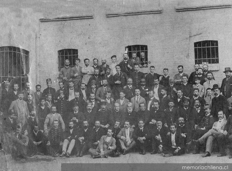 Prisioneros políticos durante la Guerra Civil de 1891, en la cárcel de Valparaíso, hacia 1891 — 1891 | Chile de Ayer