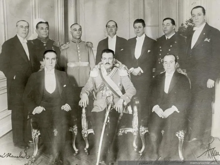 Carlos Ibañez del Campo y su gabinete ministerial en el palacio de la Moneda, 1927 — 1927 | Chile de Ayer