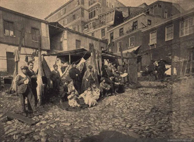 Campamento en los Cerros de Valparaíso, construido tras el terremoto de 1906 — 1906 | Chile de Ayer