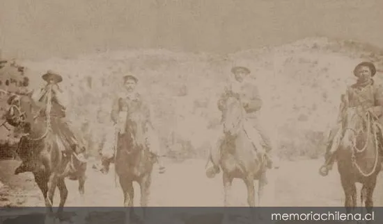 Pobladores de Chile Chico preparados para el enfrentamiento con las fuerzas policiales, 1918 — 1918 | Chile de Ayer