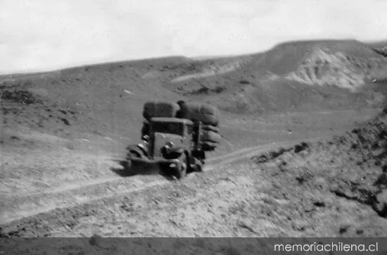 Camión en la ruta Chile Chico-Perito Moreno, hacia 1940 — 1940 | Chile de Ayer