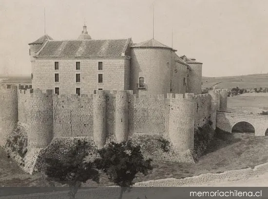 Vista general del Castillo de Simancas, hacia 1900 — 1900 | Chile de Ayer