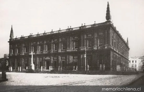 Exterior Archivo de Indias de Sevilla, hacia 1928 — 1928 | Chile de Ayer