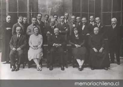 José Toribio Medina con el personal superior del Archivo General de Indias e investigadores de diversos países americanos, Sevilla, 10 de octubre de 1928 — 1928 | Chile de Ayer