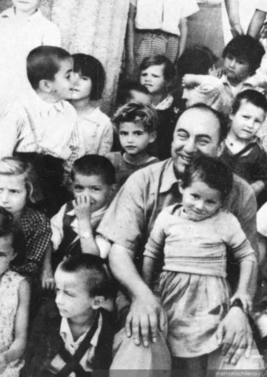 Pablo Neruda en Hungría, 1950 — 1950 | Chile de Ayer