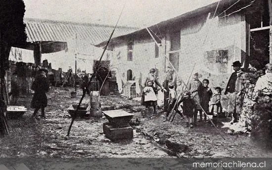 Un conventillo, hacia 1910 — 1910 | Chile de Ayer