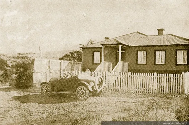 Casa del capataz de la Estancia Cerro Castillo, provincia Última Esperanza, Magallanes, 1920 — 1920 | Chile de Ayer
