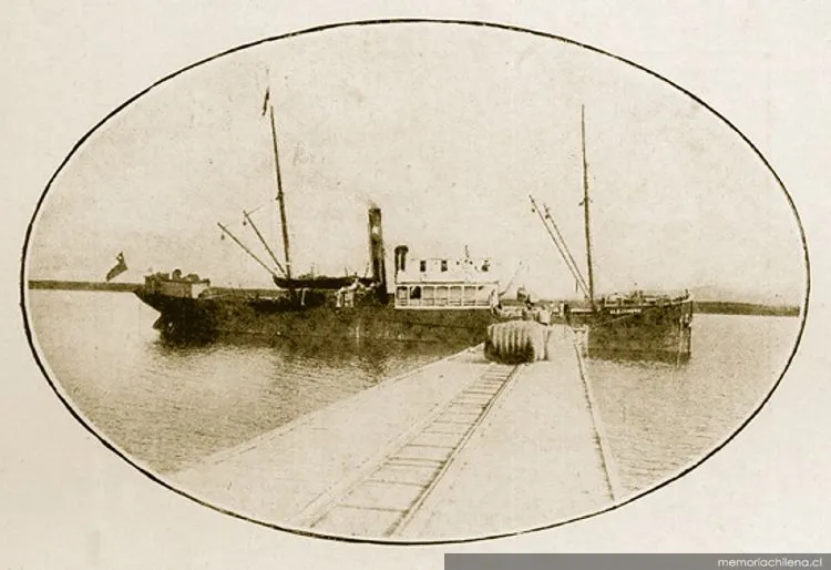 Vapor cargando lana en el muelle del frigorífico de Puerto Bories, 1920 — 1920 | Chile de Ayer
