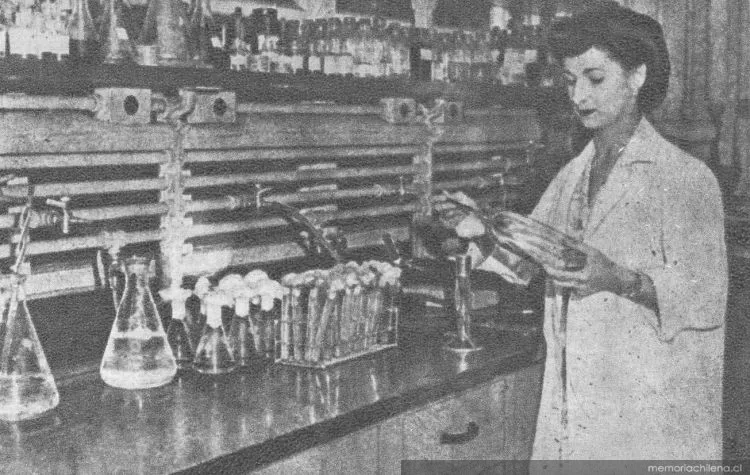 Química-farmacéutica, hacia 1948 — 1948 | Chile de Ayer