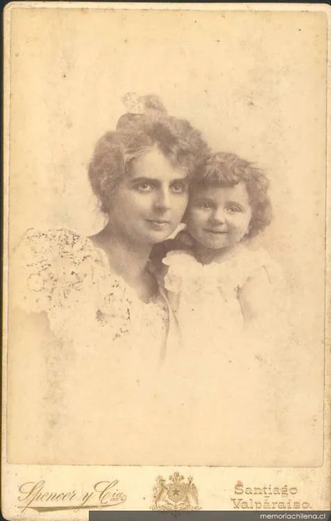 Mujer y niña, hacia 1890 — 1890 | Chile de Ayer