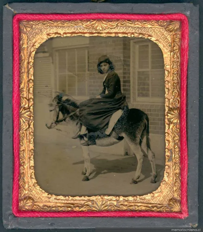 Retrato de niña sentada en un burro, hacia 1860 — 1860 | Chile de Ayer