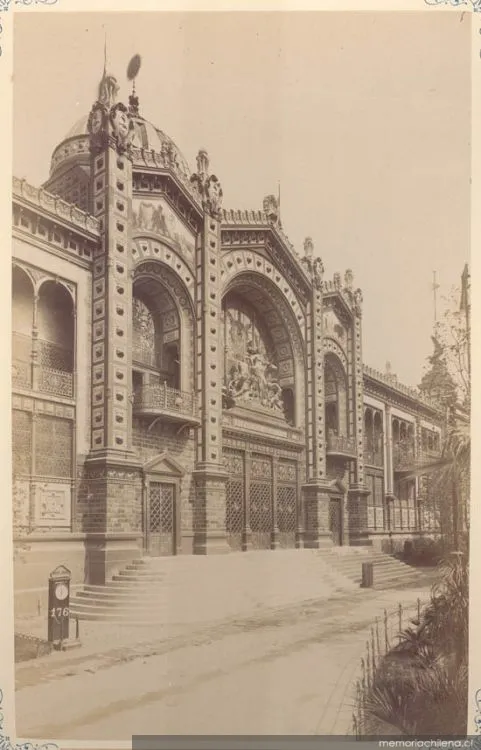 Puerta de entrada al pabellón de Argentina, 1889 — 1889 | Chile de Ayer