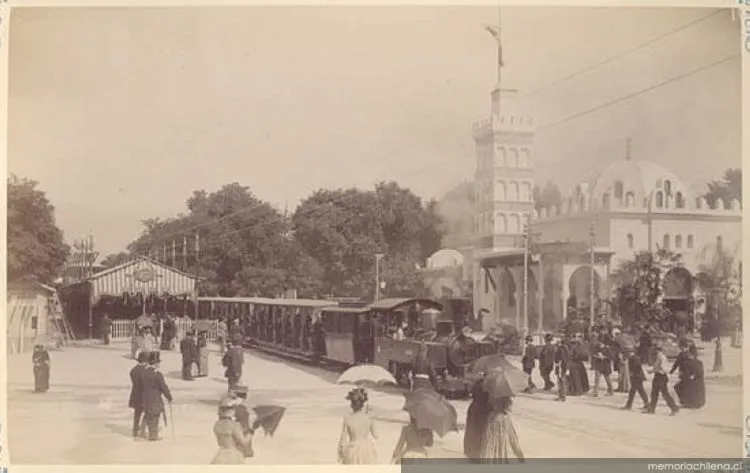 El ferrocarril Decauville, Plaza de Los Inválidos, 1889 — 1889 | Chile de Ayer