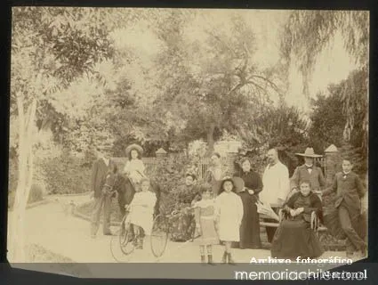 Manuel Barros Borgoño y familia en la chacra de Ñuñoa, hacia 1890 — 1890 | Chile de Ayer