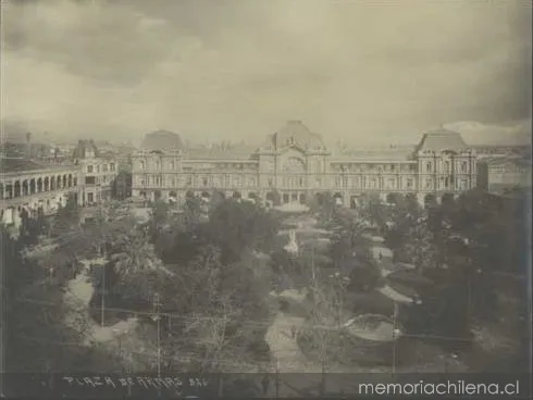 Plaza de armas de Santiago, hacia 1900 — 1900 | Chile de Ayer