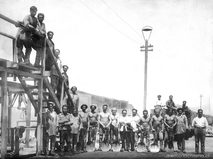 Derripiadores Oficina Mapocho, hacia 1900 — 1900 | Chile de Ayer