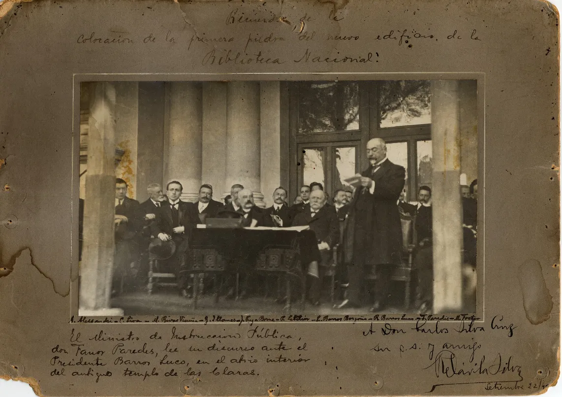 Recuerdo de la colocación de la primera piedra del nuevo edificio de la Biblioteca Nacional — 1913 | Chile de Ayer