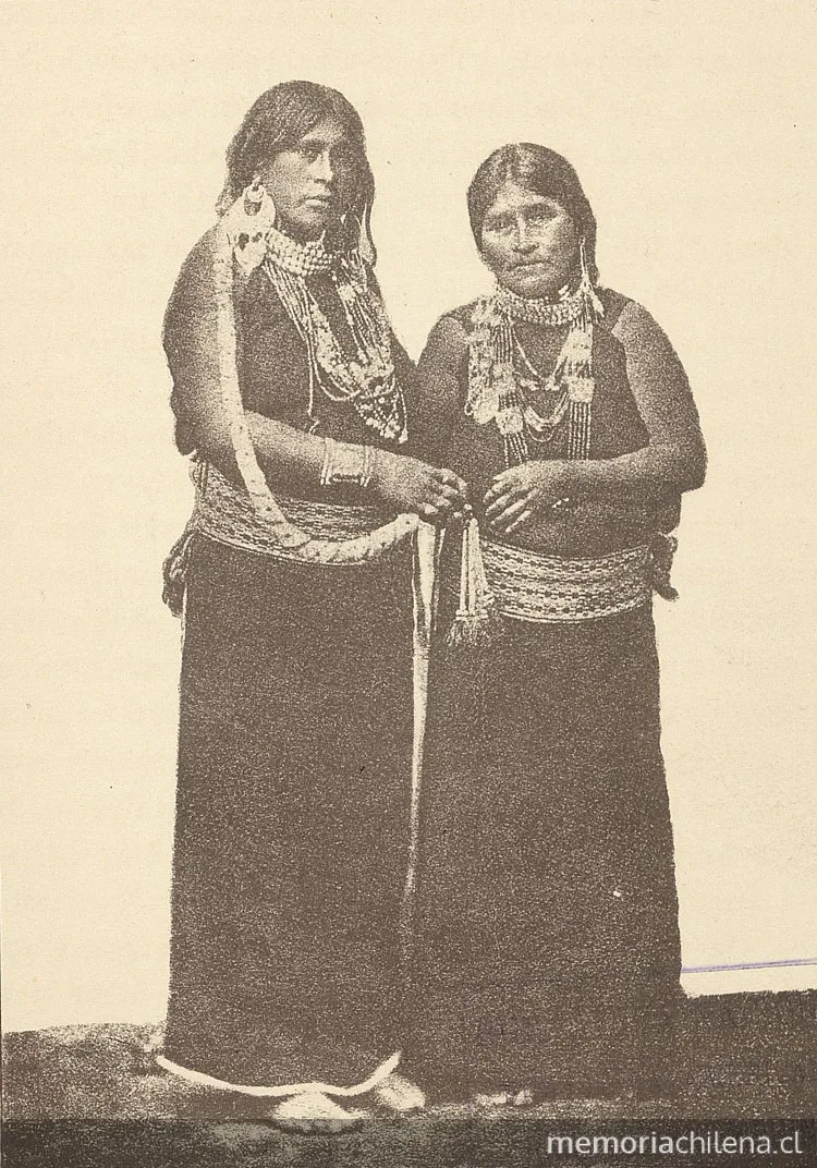 Mujeres mapuche — 1881 | Chile de Ayer