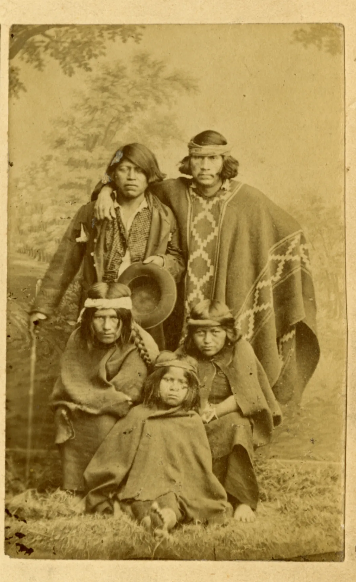 Familia mapuche, hacia 1890 — 1890 | Chile de Ayer