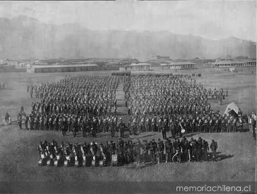 Regimiento Santiago N° 5 de Línea, en el campamento de Antofagasta, hacia 1880 — 1880 | Chile de Ayer