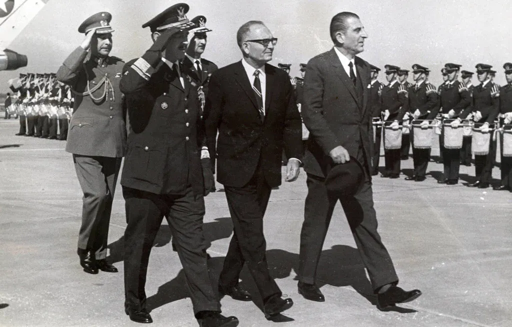 Eduardo Frei Montalva junto a Edmundo Pérez Zujovic — 1967 | Chile de Ayer