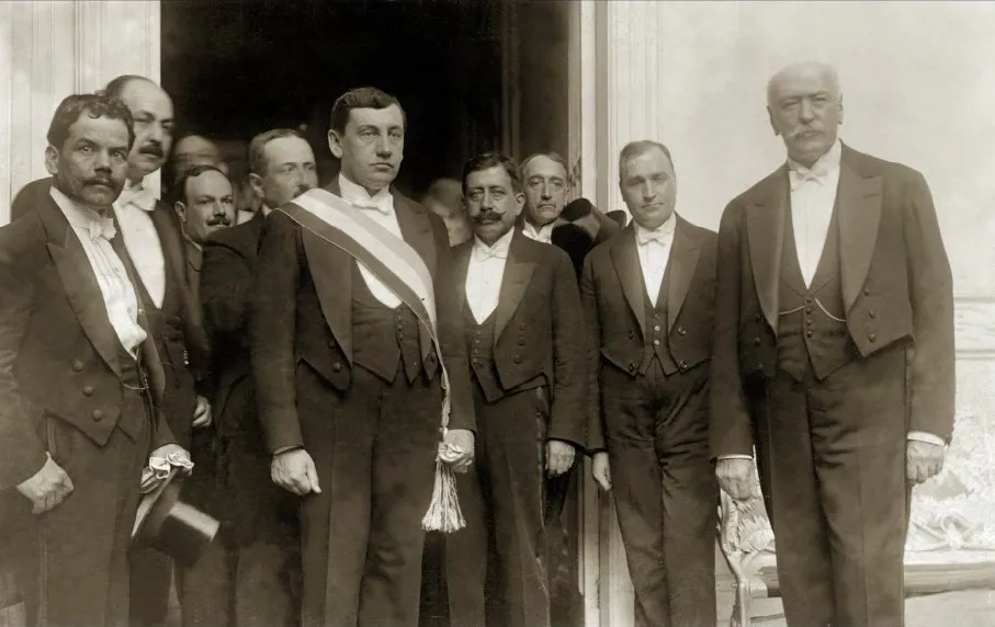 Arturo Alessandri Palma siendo investido como Presidente de la República — aprox. 1932 | Chile de Ayer
