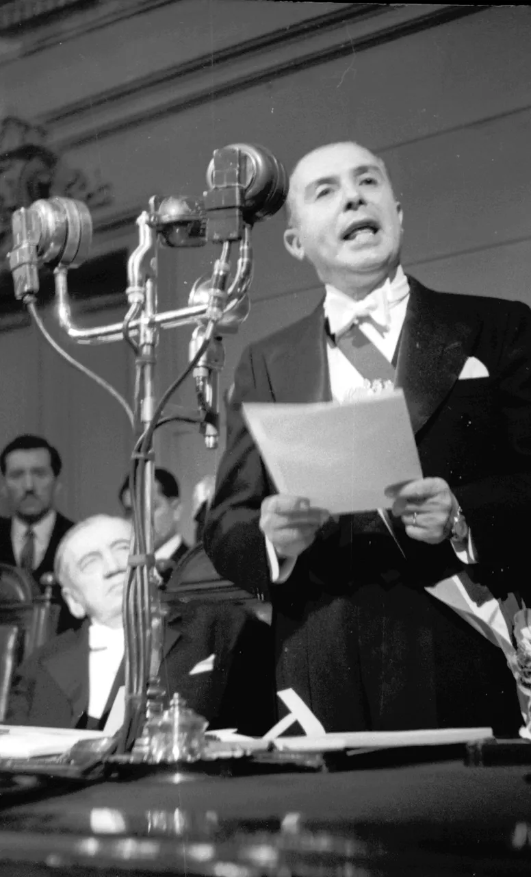 Gabriel González Videla en el Congreso Nacional — 1948 | Chile de Ayer