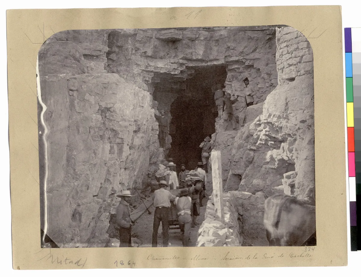 Minas. Socavón de la Sierra de Carballo — 1863 | Chile de Ayer