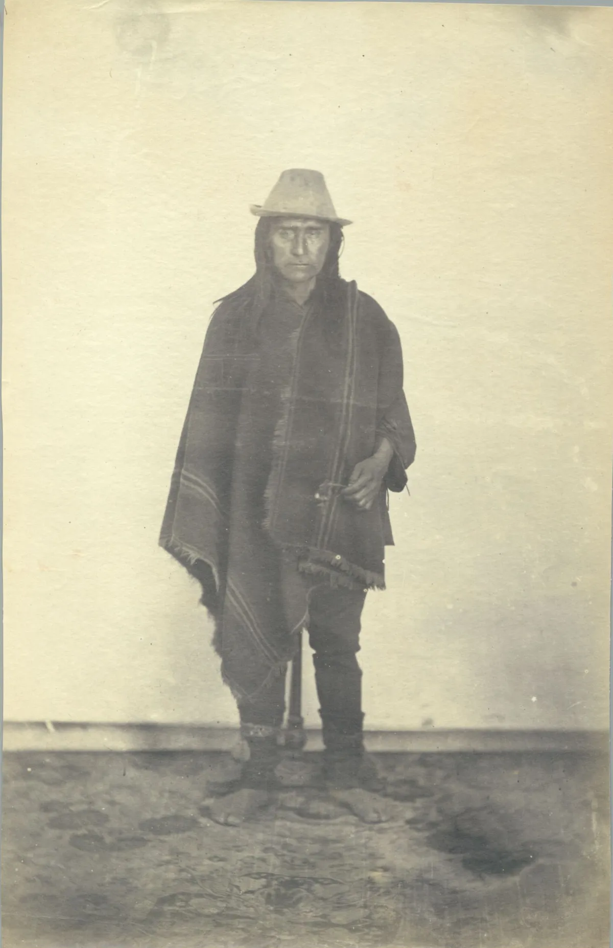 [Mocetón de un cacique de Osorno] — 1863 | Chile de Ayer