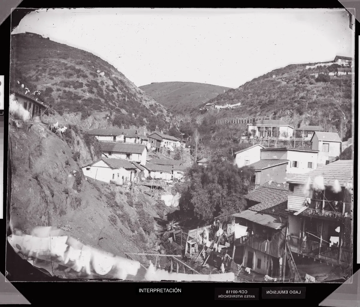 [Casas en la quebrada de San Francisco] — 1863–1864 | Chile de Ayer