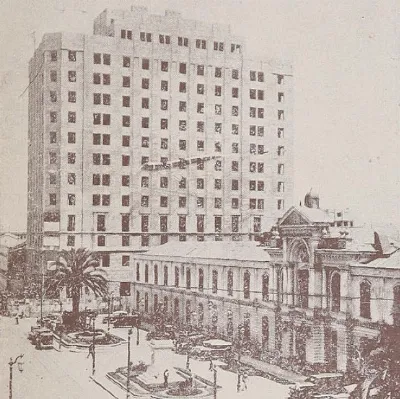 El edificio del Ministerio de Hacienda, nuevo rascacielos que será el principal ornato del Barrio Cívico — aprox. 1934 | Chile de Ayer