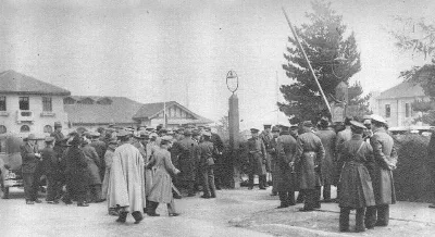 Golpe de Estado en Chile 4 de junio de 1932 Militares se reúnen en El Bosque San Bernardo — aprox. 1932 | Chile de Ayer