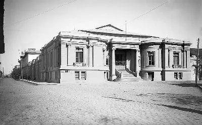 Sucursal del Banco de Talca en Cauquenes hasta 1939. — aprox. 1939 | Chile de Ayer