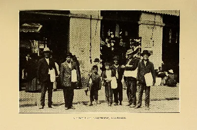 Grupo de suplementeros, Santiago, 1912 — aprox. 1912 | Chile de Ayer