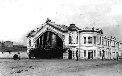 Frontis de la estación de ferrocarril Providencia, c.1910. Demolida a inicios de la década de 1940. — aprox. 1910 | Chile de Ayer