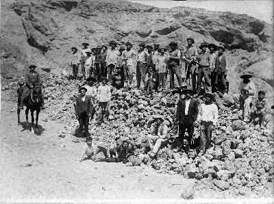 Trabajadores en los campos, Chile, circa 1908 — aprox. 1908 | Chile de Ayer