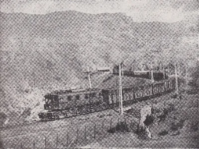 Locomotora eléctrica en servicio, circa 1929 — aprox. 1929 | Chile de Ayer