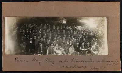Paseo a Llay-Llay de los estudiantes de farmacia, Universidad de Chile. — aprox. 1927 | Chile de Ayer