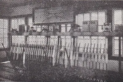 Señalización de la vía, interior de una cabina — aprox. 1929 | Chile de Ayer