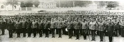 Regimiento Chacabuco formado para revisión de lealtad tras intento revolucionario — Década de 1930 | Chile de Ayer