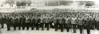 Regimiento Chacabuco formado para revisión de lealtad tras intento revolucionario — Década de 1930 | Chile de Ayer