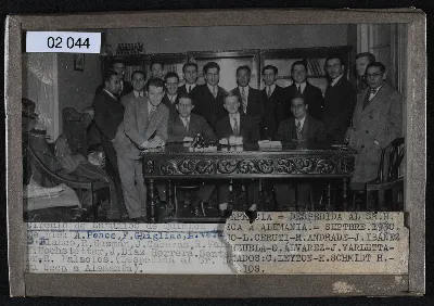 Reunión del circulo de estudios de Química y Farmacia — aprox. 1930 | Chile de Ayer