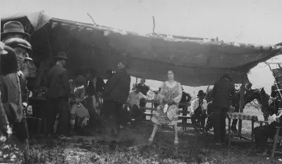 Personas bailando cueca, danza nacional de Chile — Década de 1940 | Chile de Ayer