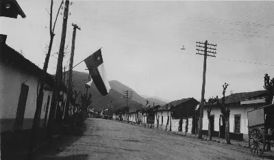 Calle principal de pueblo pequeño — Década de 1940 | Chile de Ayer