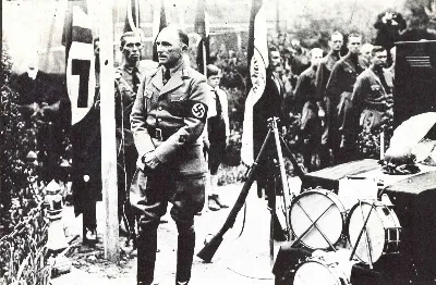 Hombre con uniforme nazi — aprox. 1947 | Chile de Ayer