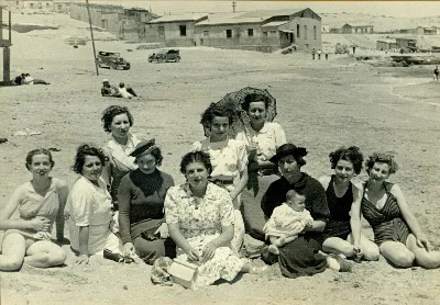 Grupo de mujeres, 1941 — aprox. 1941 | Chile de Ayer