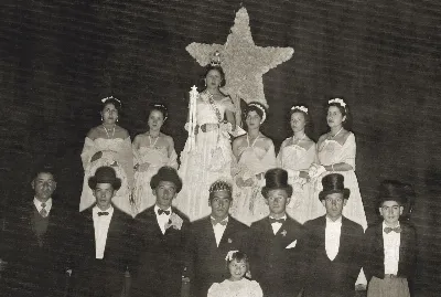 Elena Antivilo, Virginia Bianchi, Luis Collarte y otros en Caldera, 1954 — aprox. 1954 | Chile de Ayer
